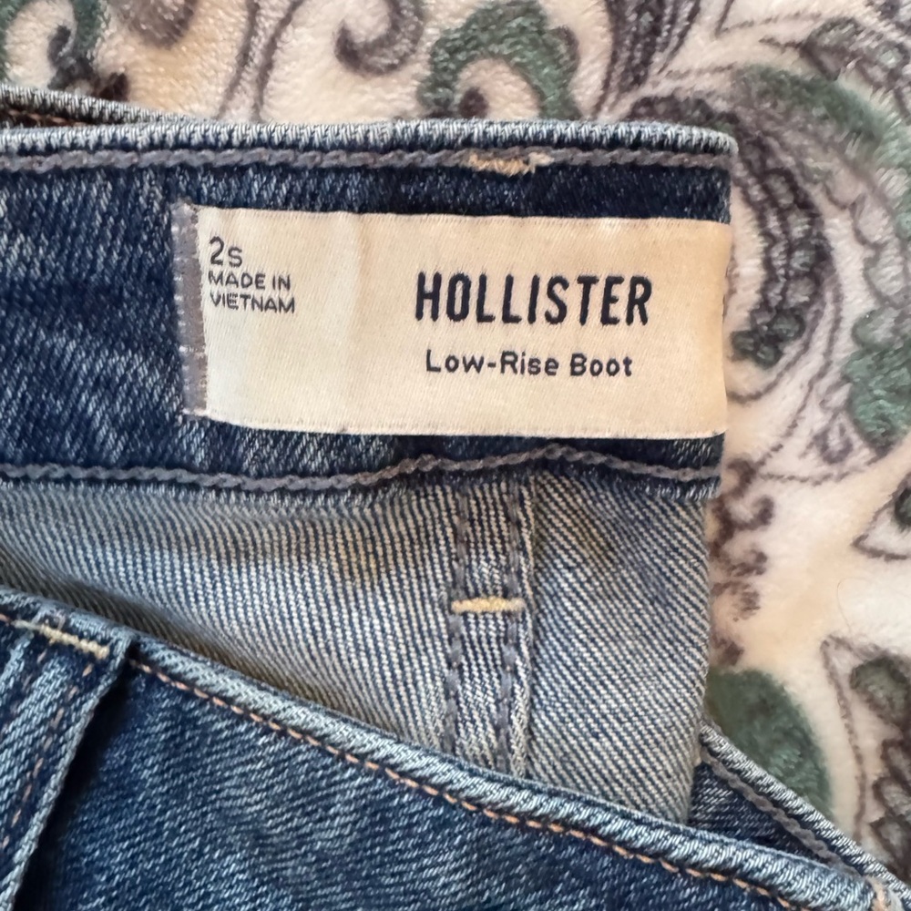 Hollister 2 pairs of low rise boot jeans - Picture 2 of 2